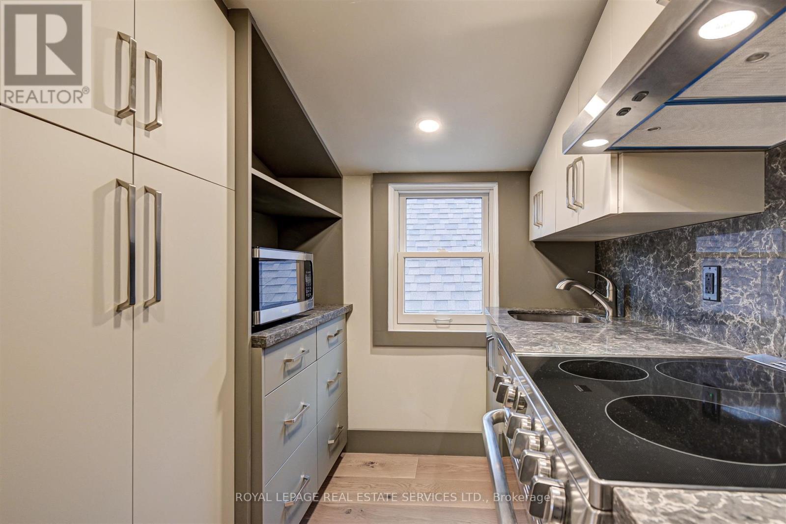 3 - 150 Medland Street, Toronto, Ontario  M6P 2N5 - Photo 7 - W13721468