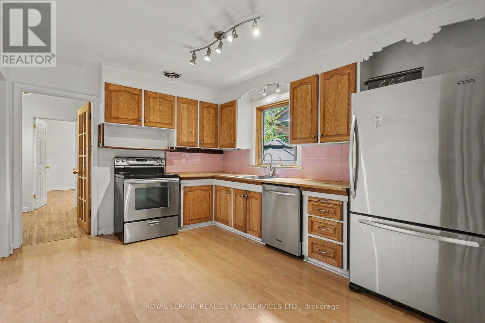 647 Burnhamthorpe Road, Toronto, Ontario  M9C 2Z1 - Photo 17 - W13721496