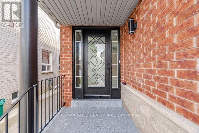 7334 Lowville Heights, Mississauga, Ontario  L5N 8L4 - Photo 4 - W13721522