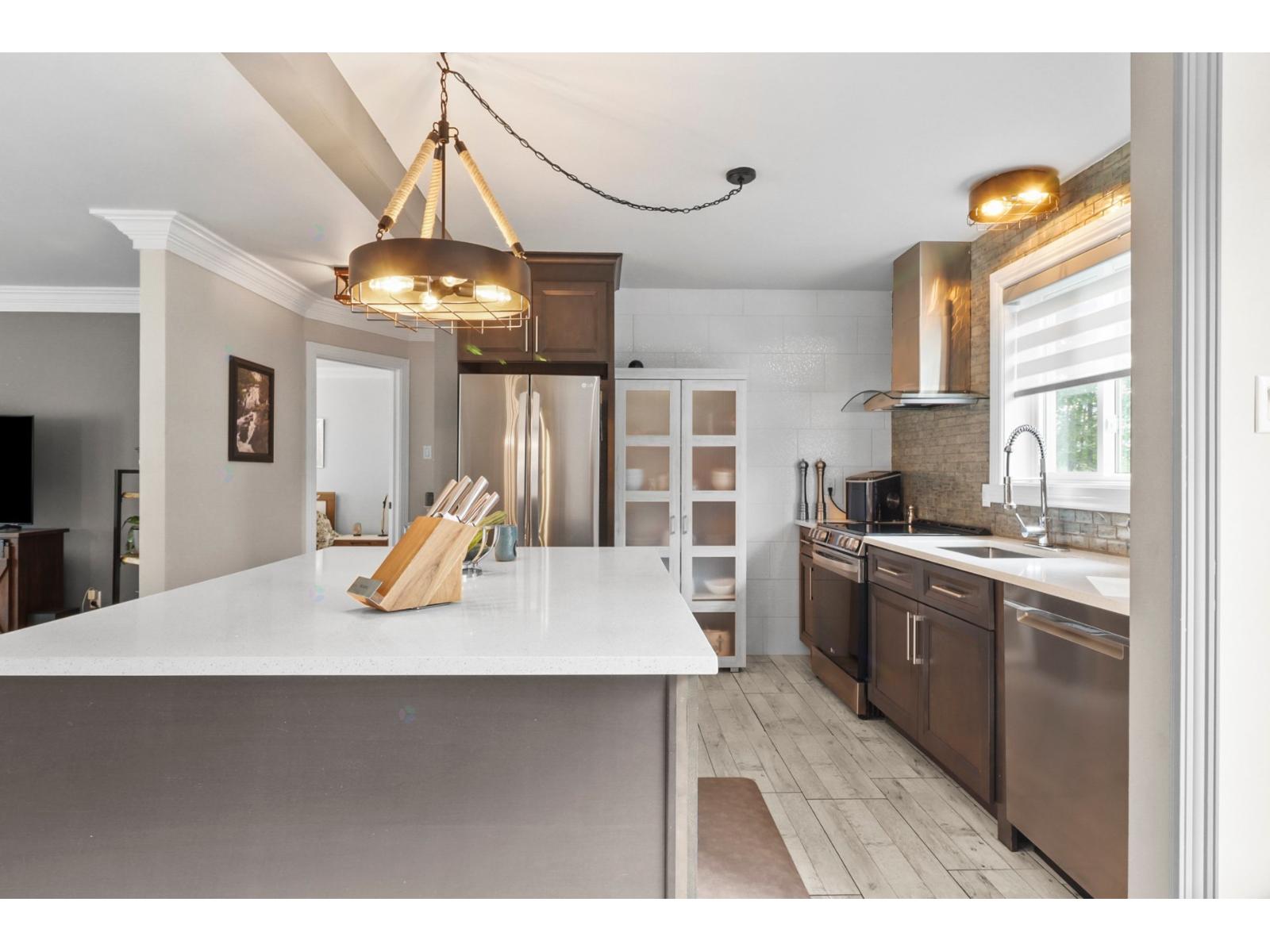 1592 Rue Landry Sainte-Julienne Quebec Canada J0K2T0 2