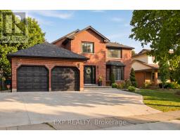 62 CORFIELD DRIVE, Kitchener, Ontario
