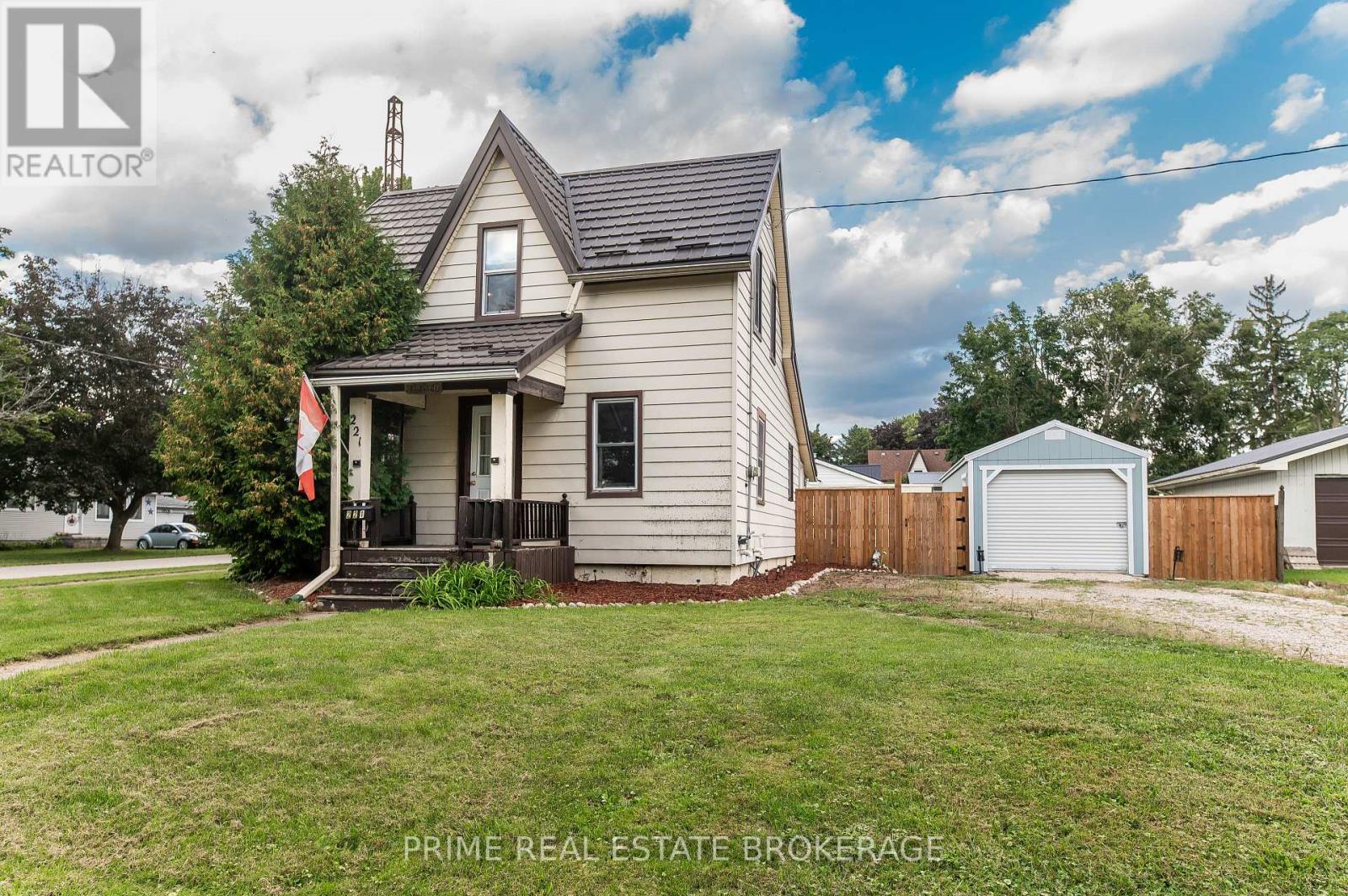 221 Third Street, West Elgin, Ontario  N0L 2C0 - Photo 1 - X13721564