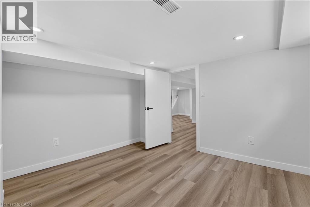 43 E Brucedale Avenue E, Hamilton, Ontario  L9A 1N1 - Photo 39 - 40858982