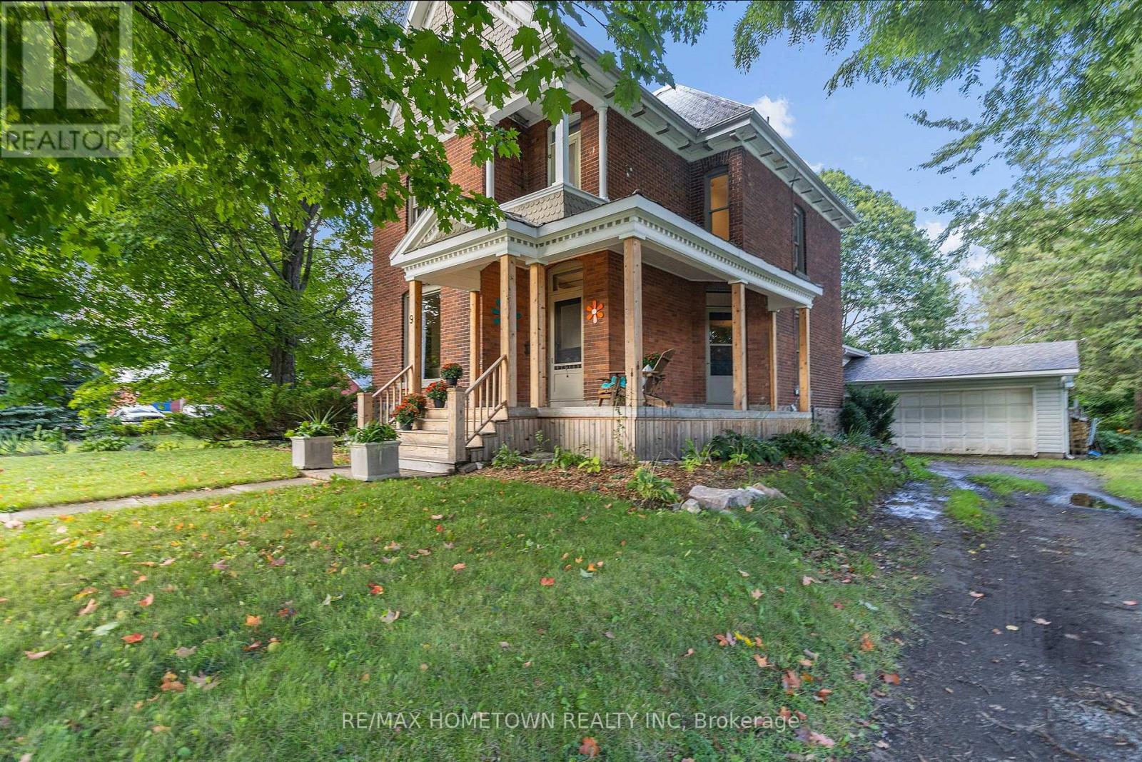 9 QUABBIN ROAD, Front of Yonge, Ontario