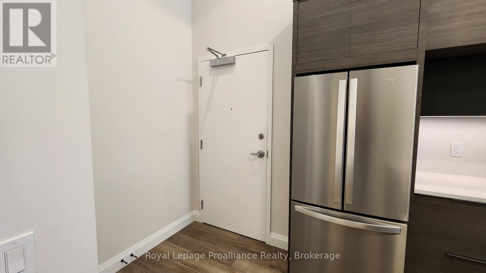 4 - 261 Front Street, Belleville, Ontario  K8N 2Z6 - Photo 2 - X13598200