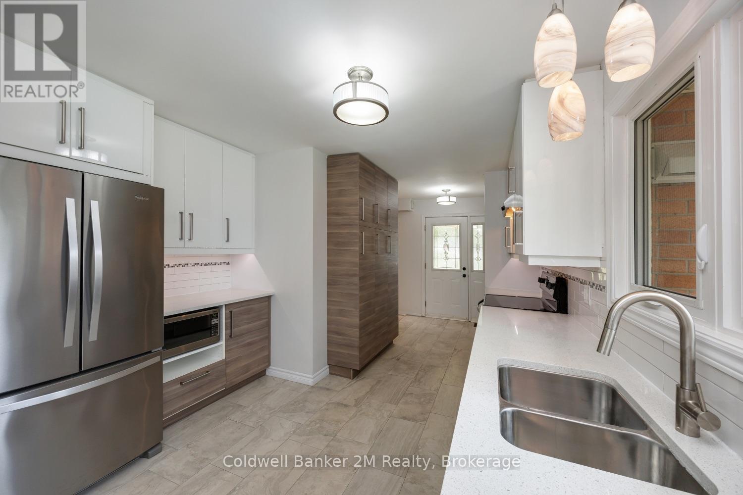 314 Inverness Drive, Oshawa, Ontario  L1J 5T4 - Photo 7 - E13721656
