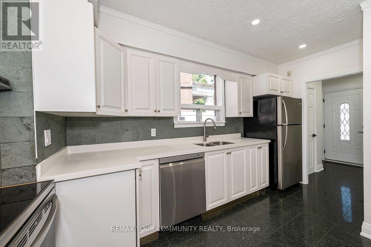 91 Mcgillivray Avenue, Toronto, Ontario  M5M 2Y5 - Photo 12 - C13721570