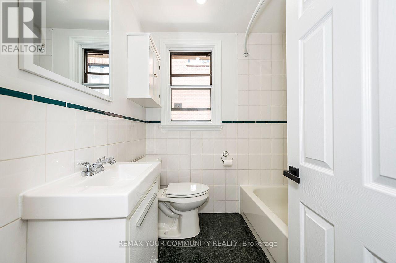 91 Mcgillivray Avenue, Toronto, Ontario  M5M 2Y5 - Photo 14 - C13721570