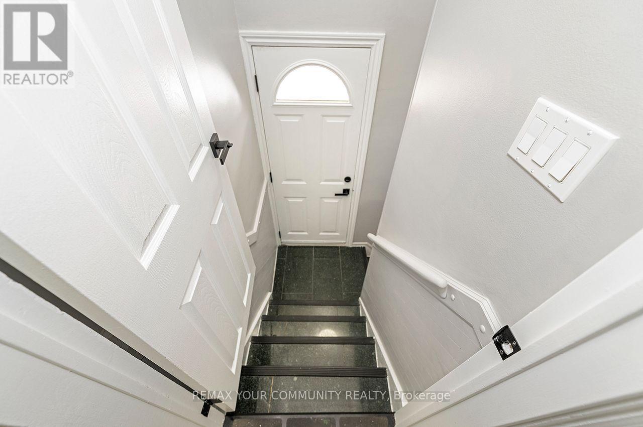 91 Mcgillivray Avenue, Toronto, Ontario  M5M 2Y5 - Photo 20 - C13721570