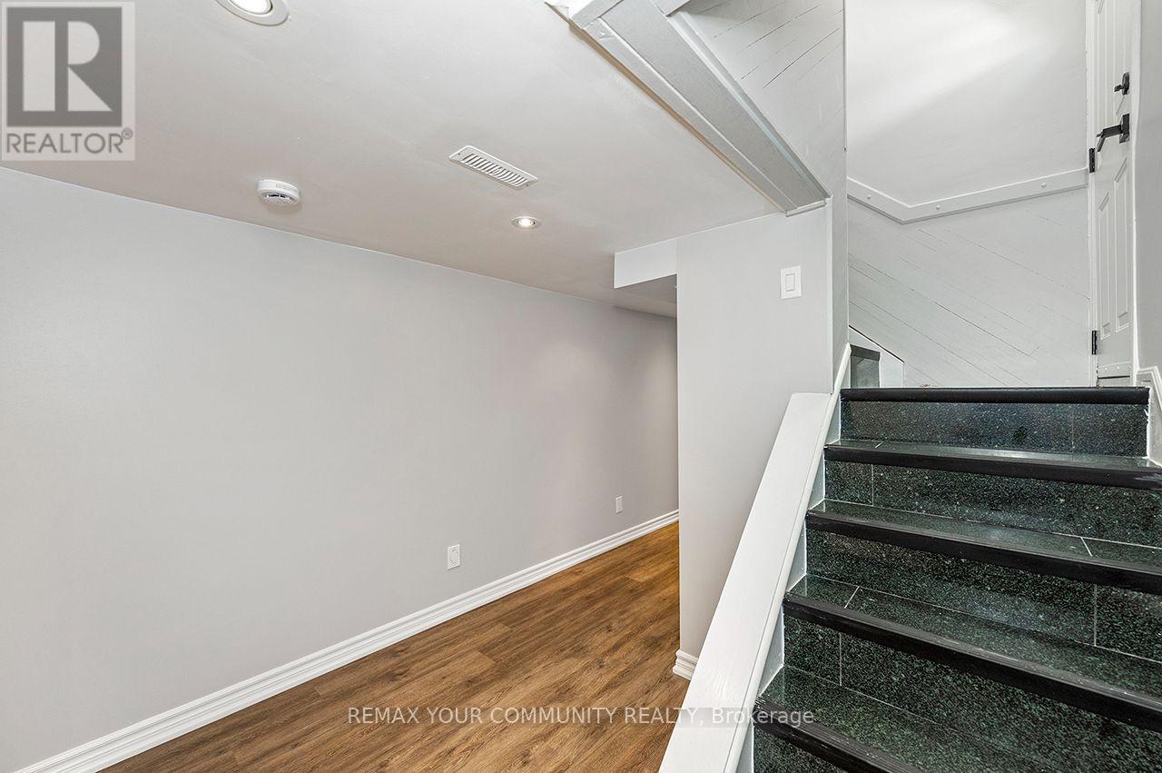 91 Mcgillivray Avenue, Toronto, Ontario  M5M 2Y5 - Photo 21 - C13721570