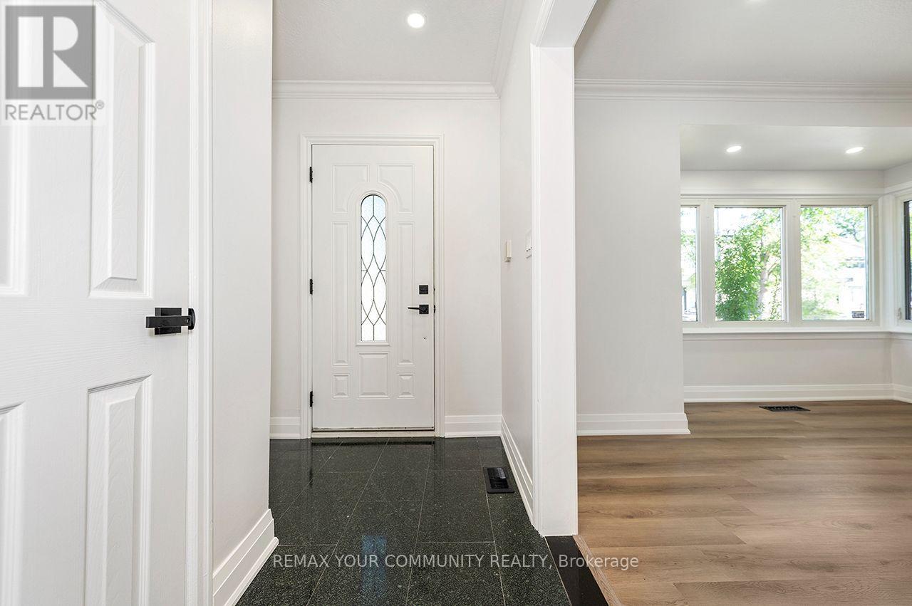 91 Mcgillivray Avenue, Toronto, Ontario  M5M 2Y5 - Photo 3 - C13721570