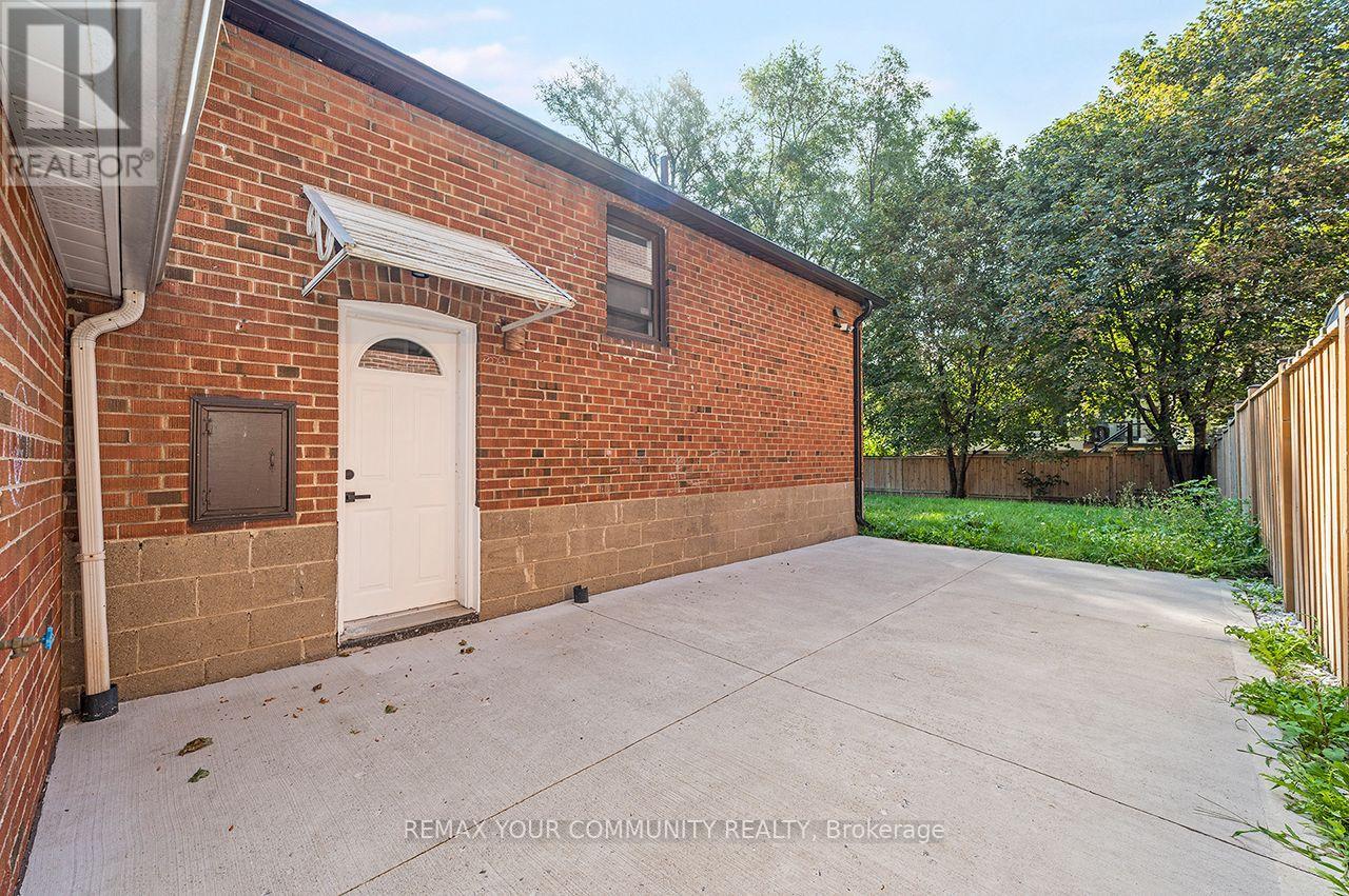91 Mcgillivray Avenue, Toronto, Ontario  M5M 2Y5 - Photo 30 - C13721570
