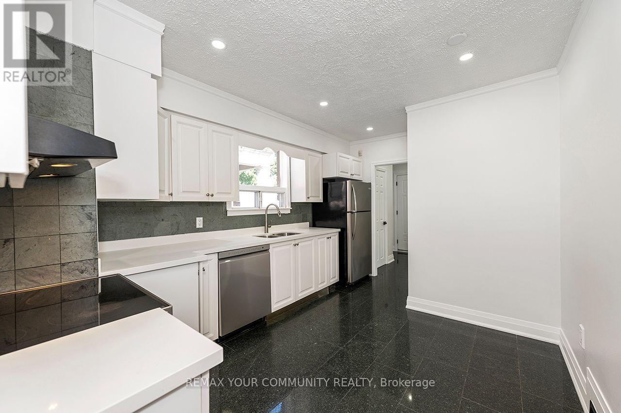 91 Mcgillivray Avenue, Toronto, Ontario  M5M 2Y5 - Photo 9 - C13721570