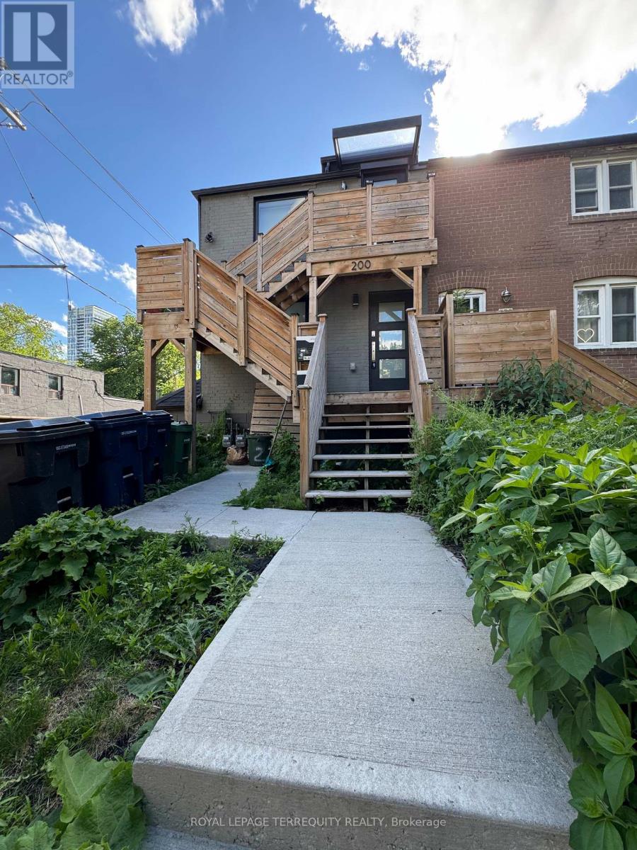 2 - 200 MUNRO STREET