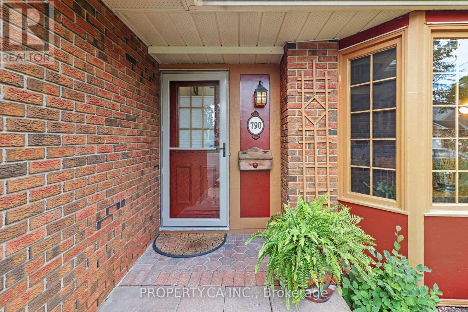 790 Gadwell Court, Ottawa, Ontario  K1E 2Z7 - Photo 3 - X13721632