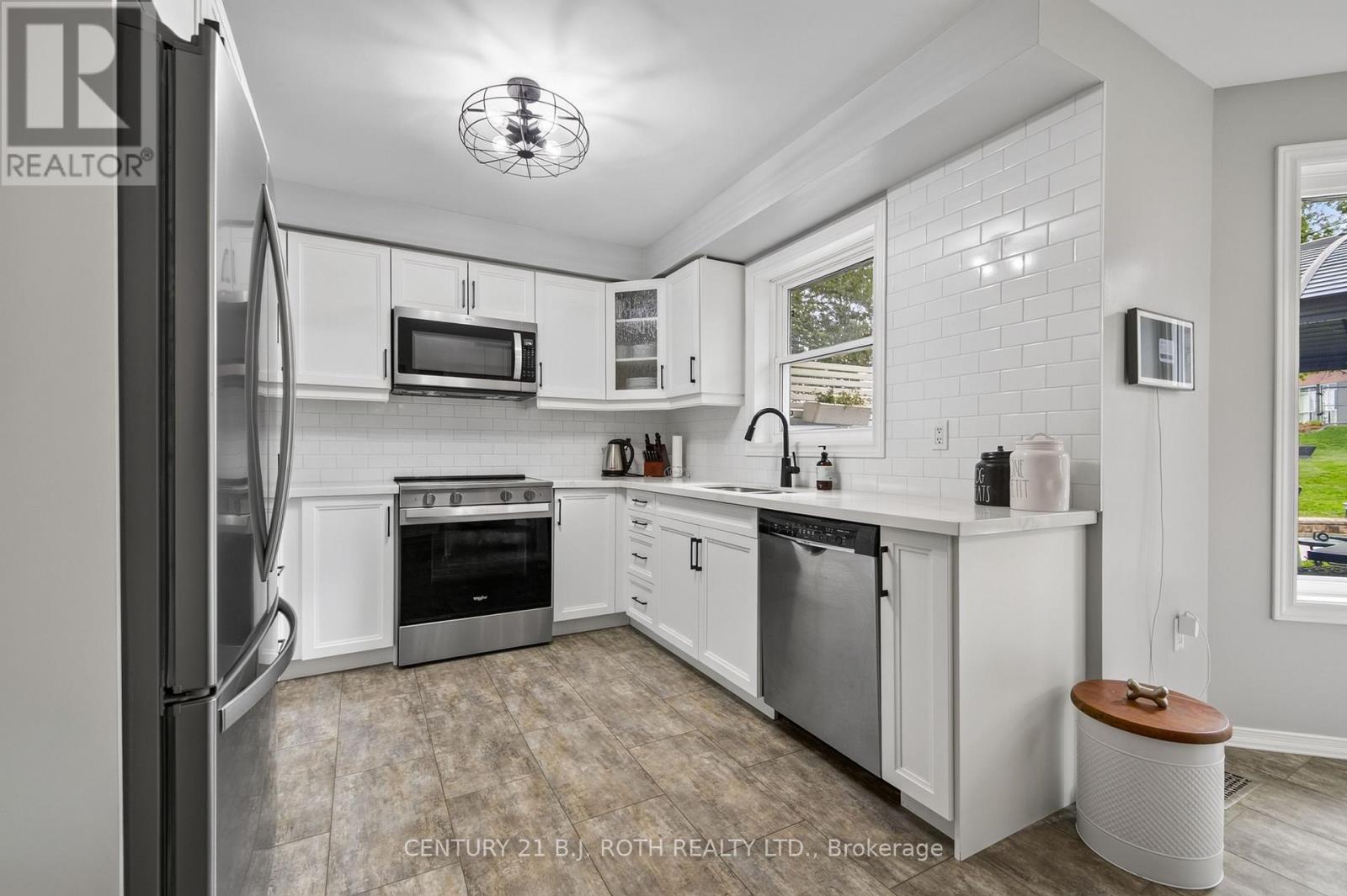 23 Carter Crescent, Orillia, Ontario  L3V 7S3 - Photo 4 - S13721598