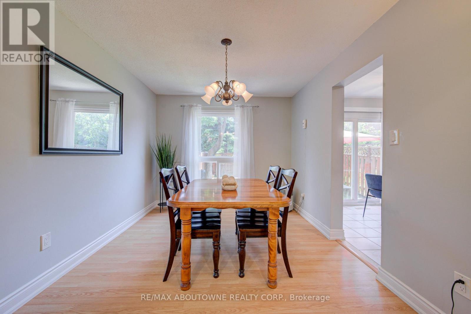 1140 Avondale Drive, Oakville, Ontario  L6H 5L3 - Photo 14 - W13721584