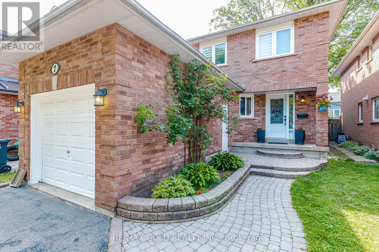 7 Clipstone Court, Brampton, Ontario  L6X 4J4 - Photo 5 - W13721588