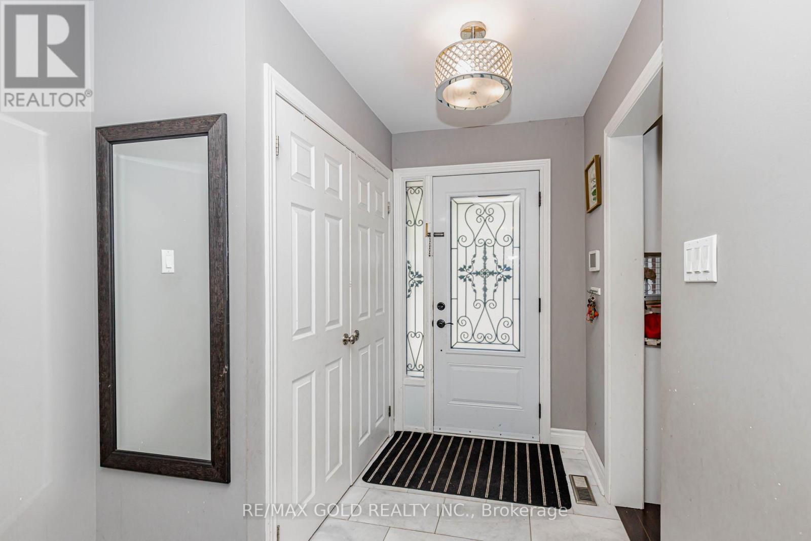 7 Clipstone Court, Brampton, Ontario  L6X 4J4 - Photo 7 - W13721588
