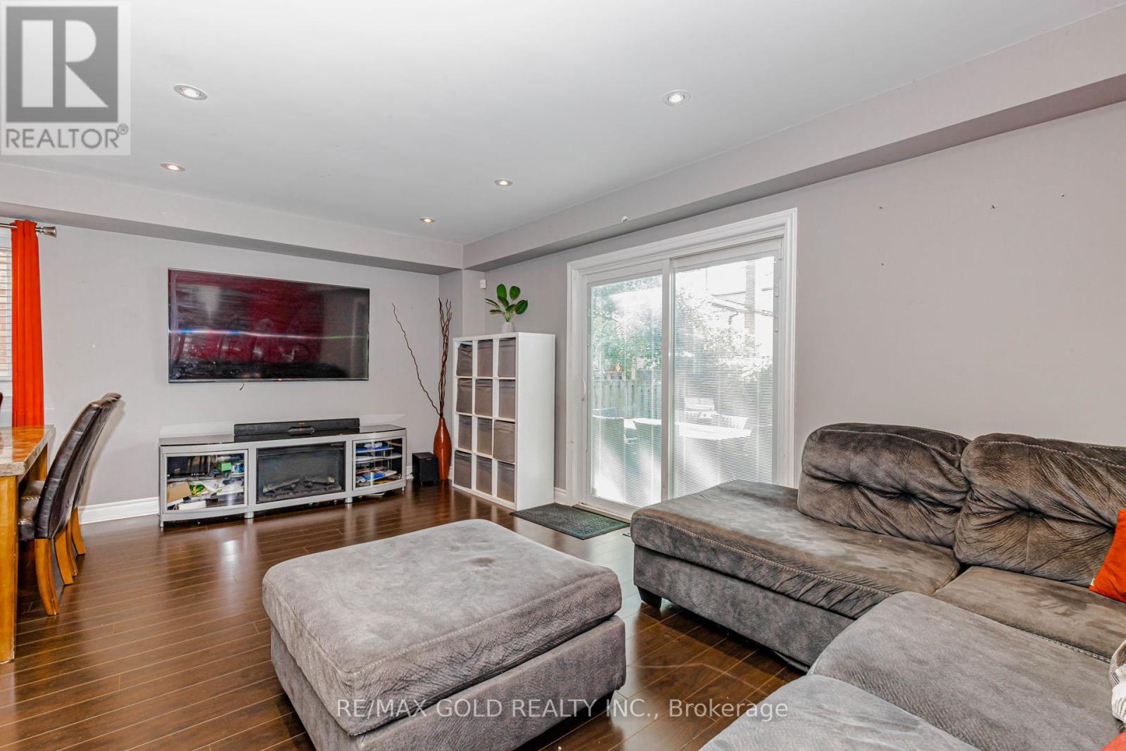 7 Clipstone Court, Brampton, Ontario  L6X 4J4 - Photo 9 - W13721588