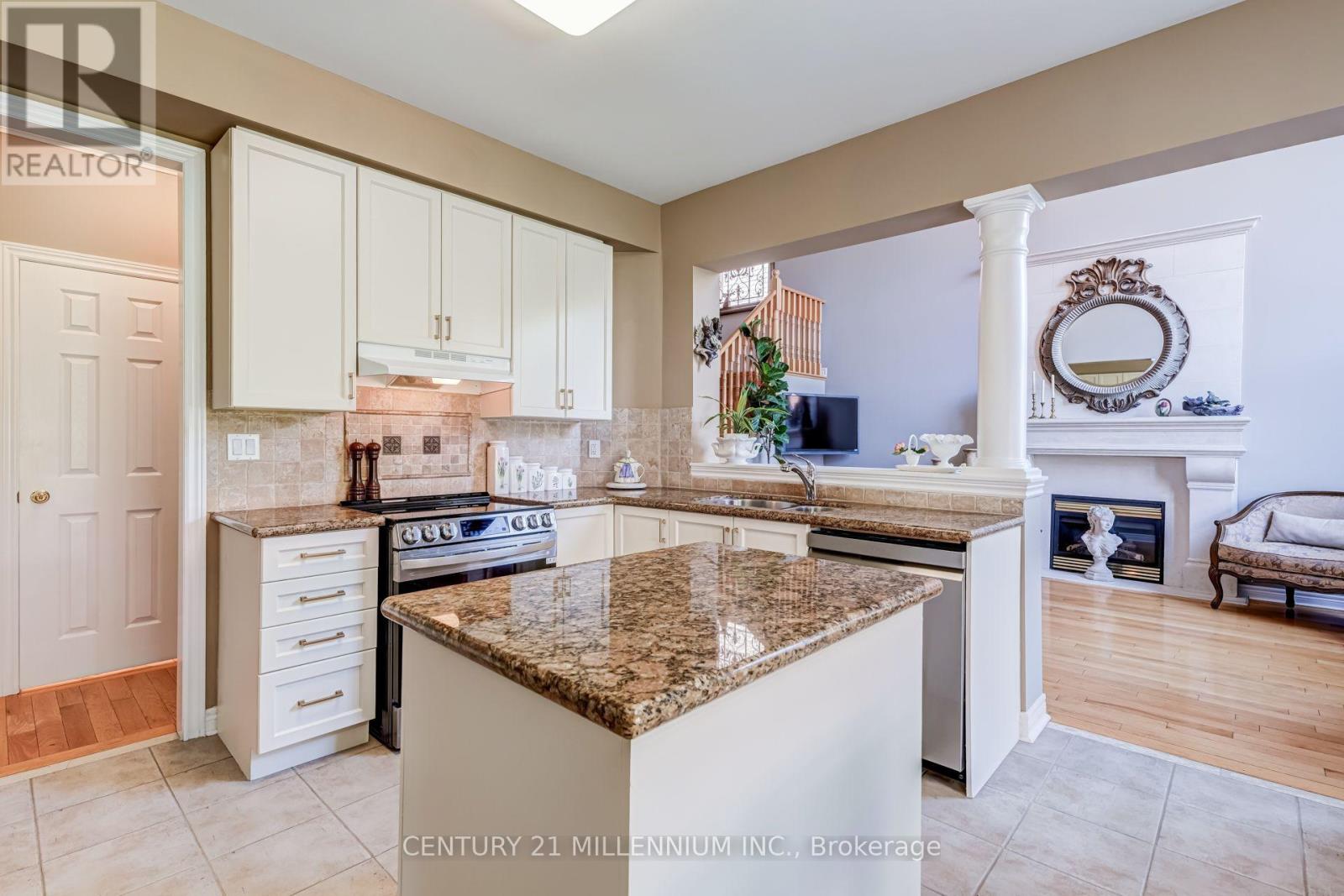 2555 Nichols Drive, Oakville, Ontario  L6H 7L3 - Photo 13 - W13721620