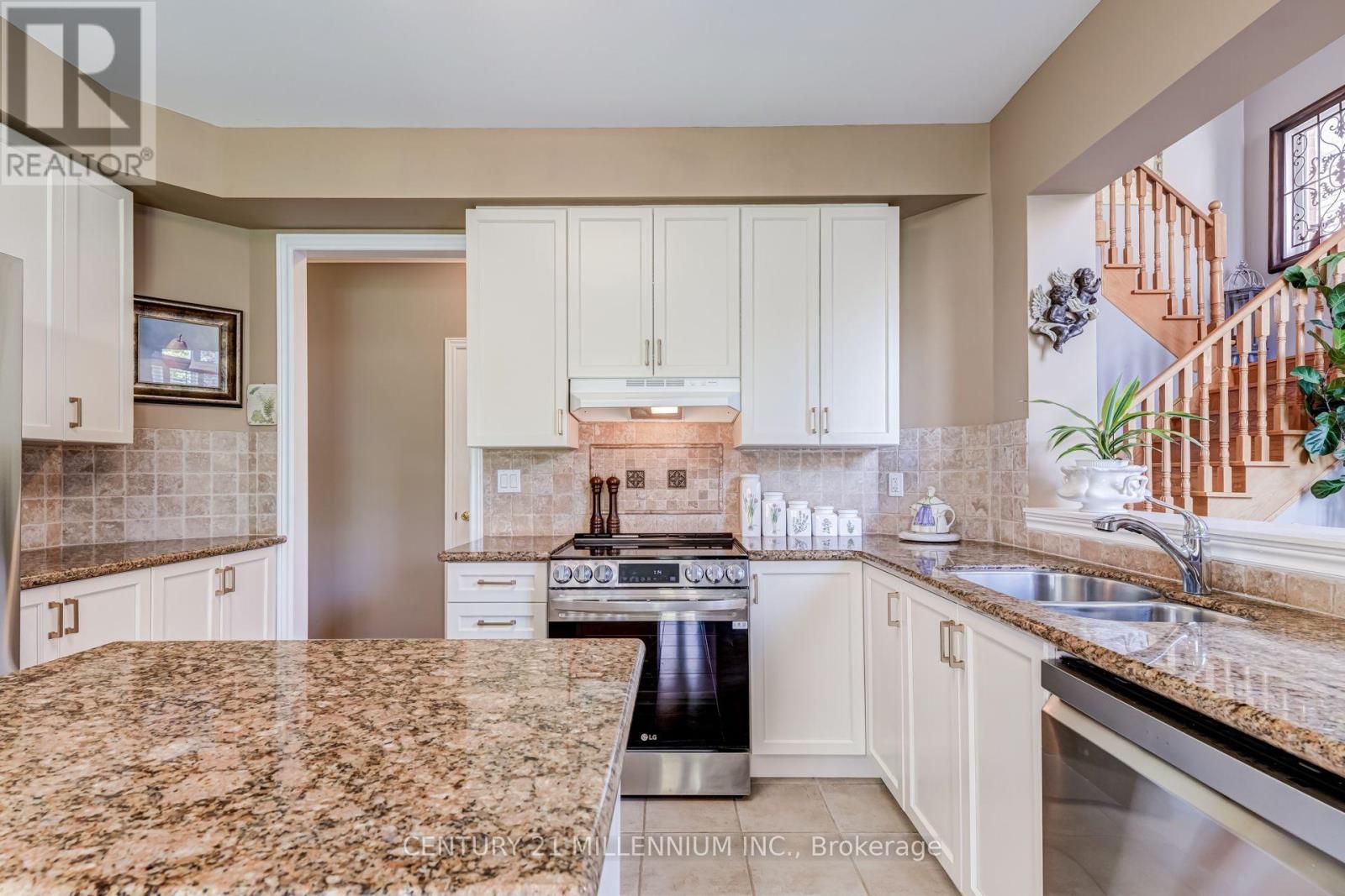 2555 Nichols Drive, Oakville, Ontario  L6H 7L3 - Photo 14 - W13721620
