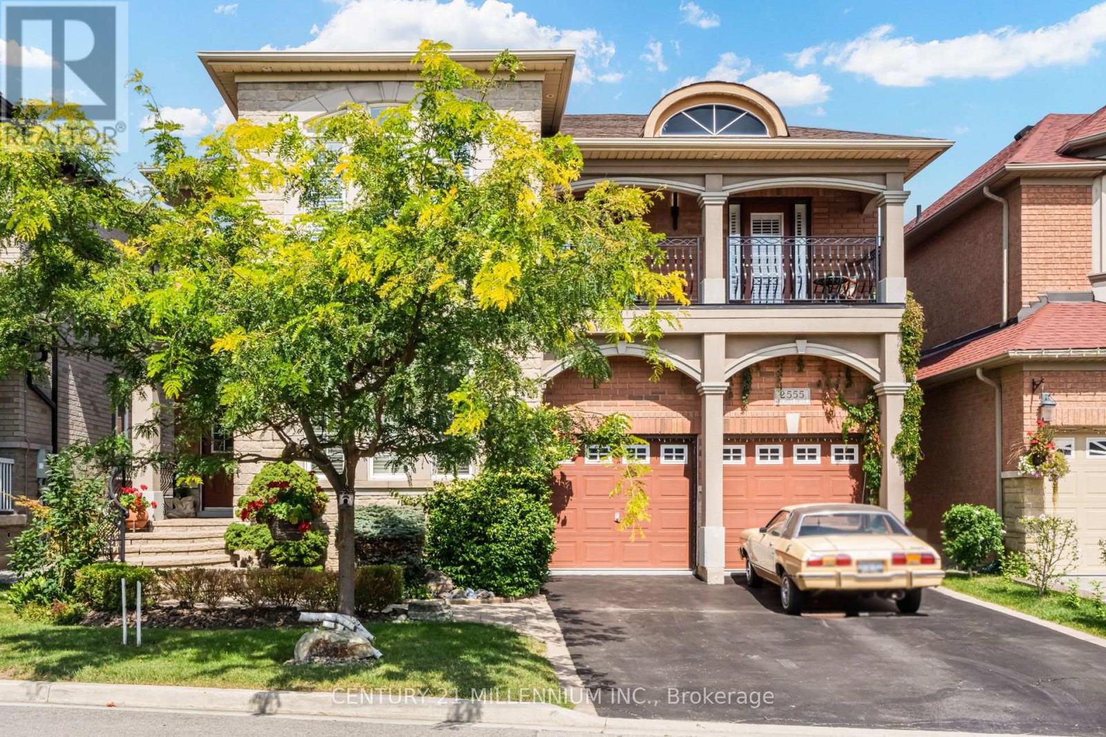 2555 Nichols Drive, Oakville, Ontario  L6H 7L3 - Photo 2 - W13721620