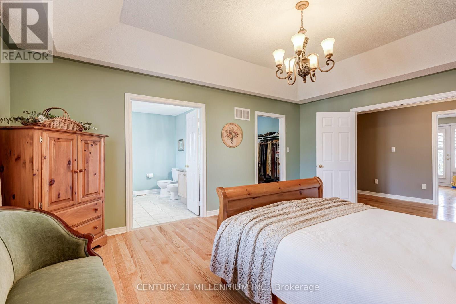 2555 Nichols Drive, Oakville, Ontario  L6H 7L3 - Photo 21 - W13721620