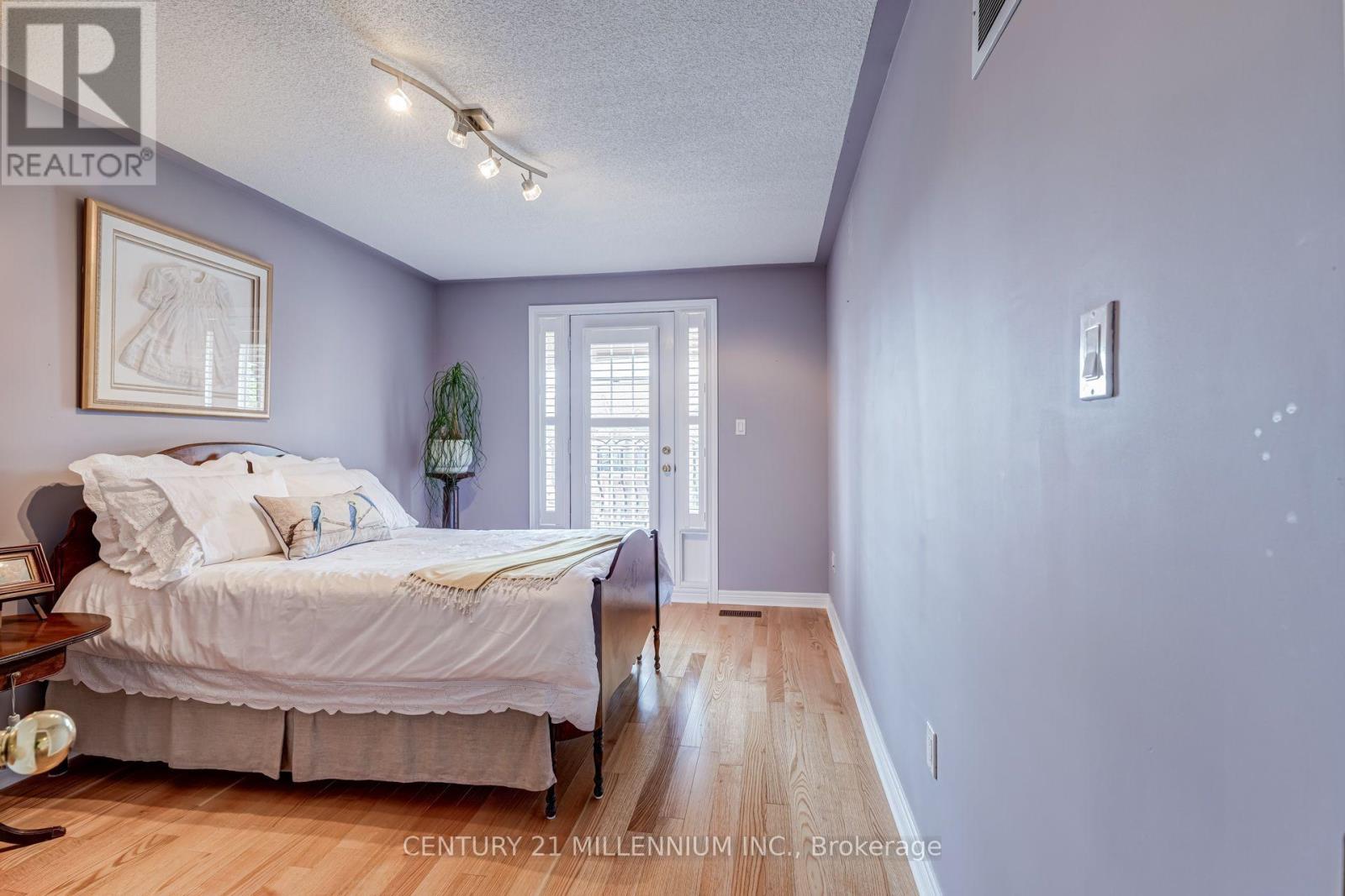 2555 Nichols Drive, Oakville, Ontario  L6H 7L3 - Photo 25 - W13721620