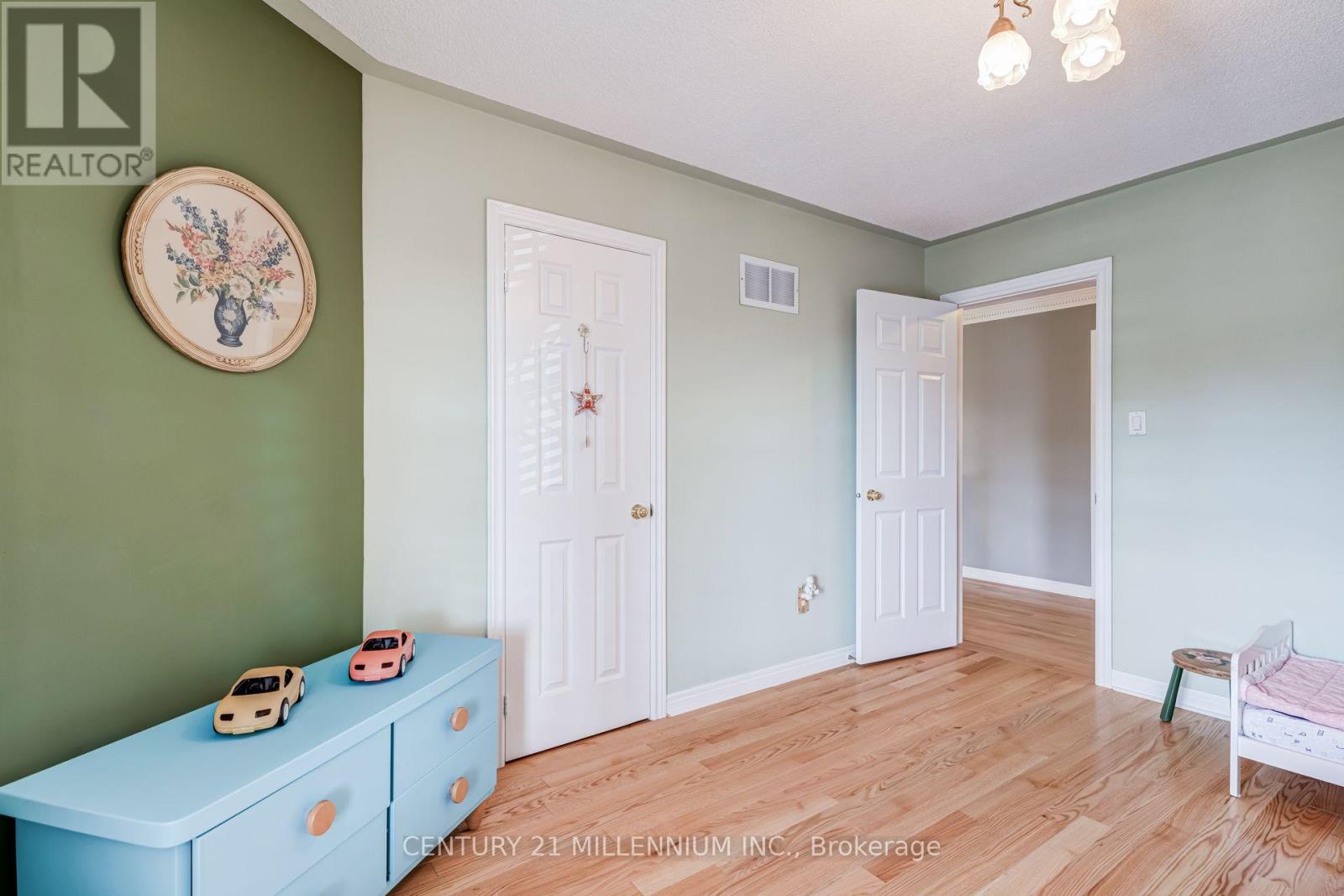 2555 Nichols Drive, Oakville, Ontario  L6H 7L3 - Photo 29 - W13721620