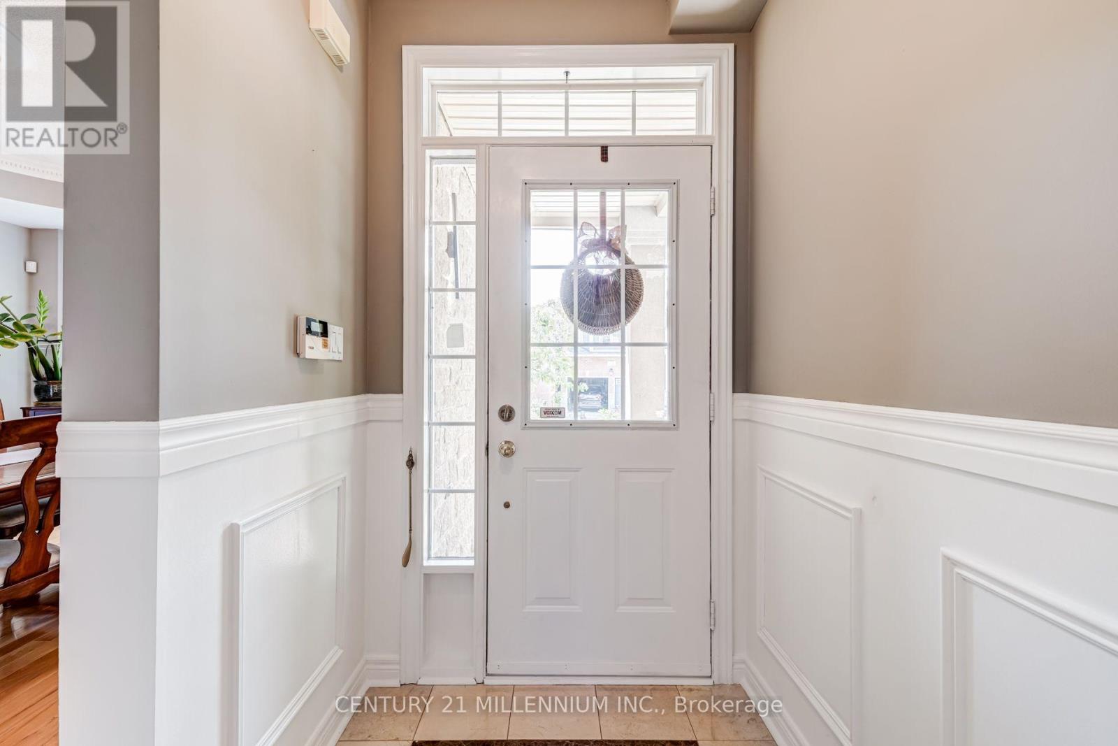 2555 Nichols Drive, Oakville, Ontario  L6H 7L3 - Photo 3 - W13721620
