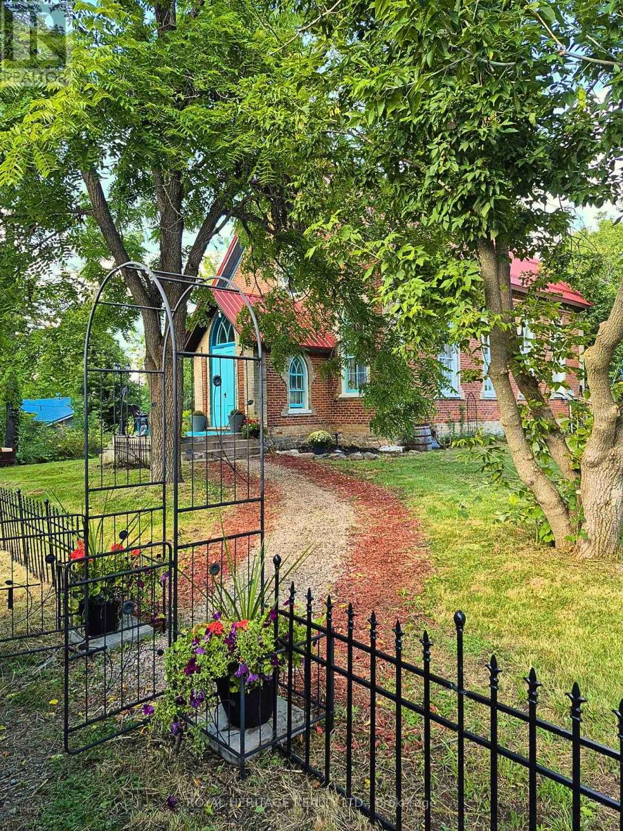 13 Richmond Street E, Kawartha Lakes, Ontario  K0M 2B0 - Photo 2 - X13721596