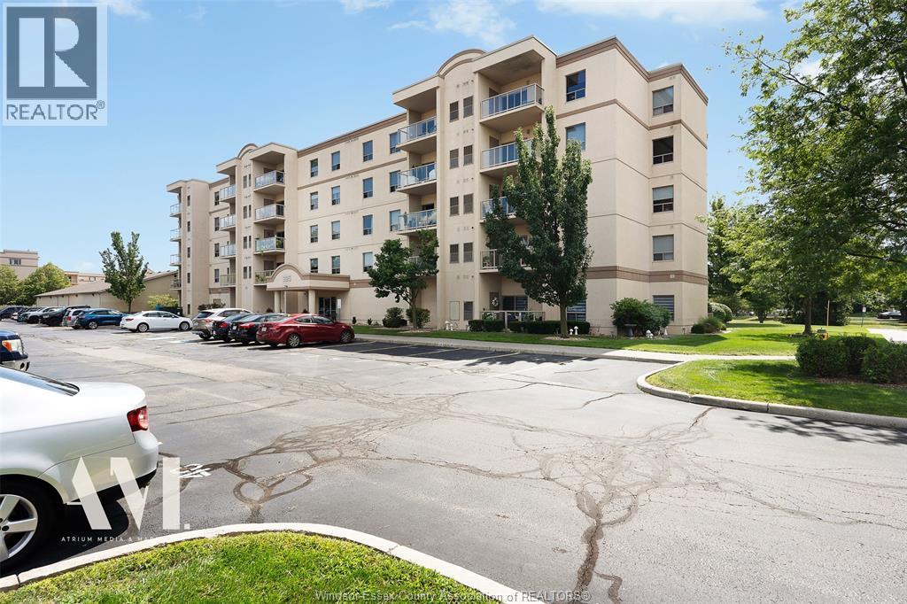 325 VILLAGE GROVE Unit# 306, Tecumseh, Ontario