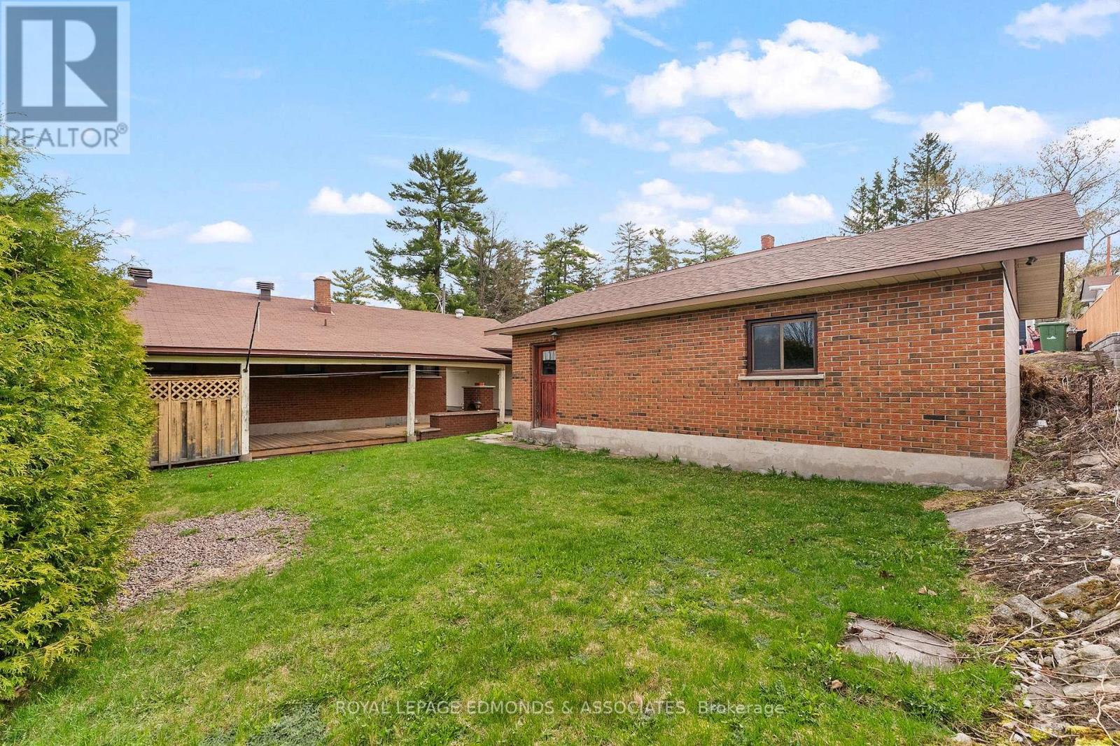 90 Deacon Street, Pembroke, Ontario  K8A 2J4 - Photo 37 - X12870448