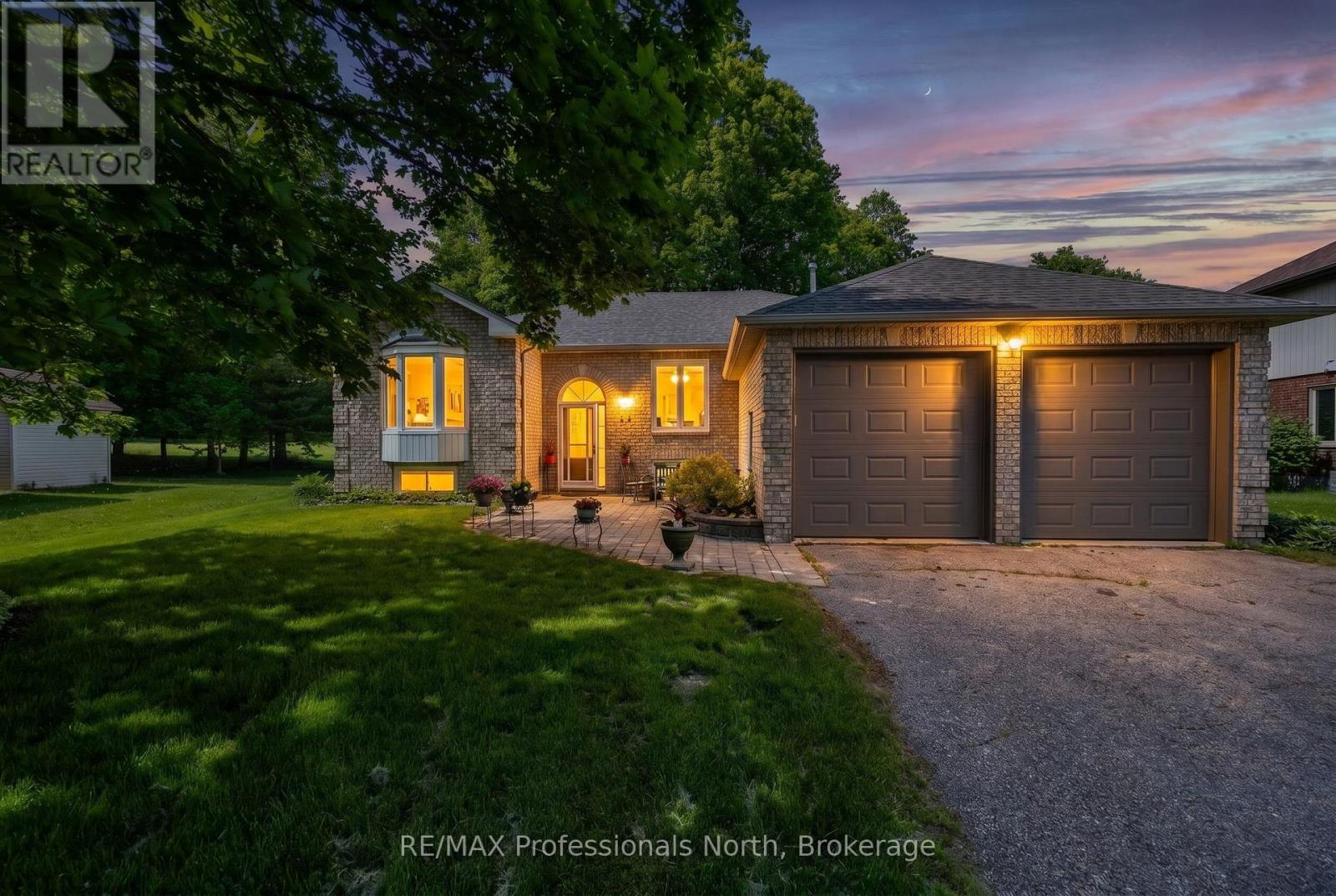 48 Fairway Crescent, Wasaga Beach, Ontario  L9Z 1B8 - Photo 1 - S13721814