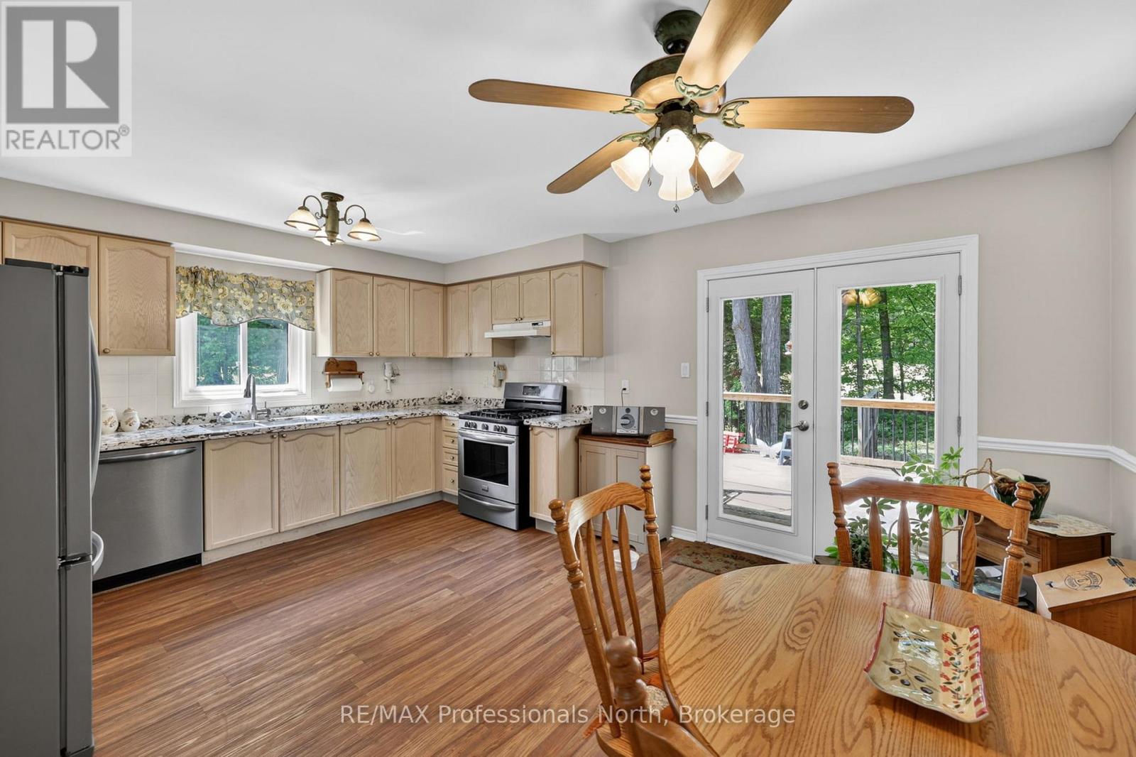 48 Fairway Crescent, Wasaga Beach, Ontario  L9Z 1B8 - Photo 12 - S13721814