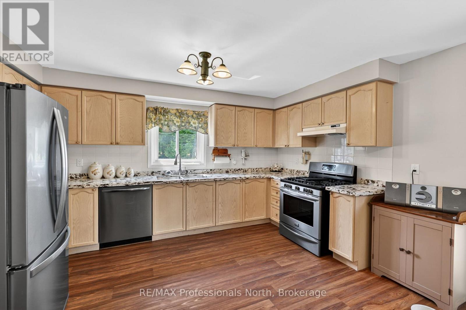 48 Fairway Crescent, Wasaga Beach, Ontario  L9Z 1B8 - Photo 13 - S13721814