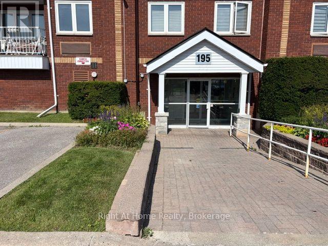 310 - 195 LAKE DRIVEWAY W
