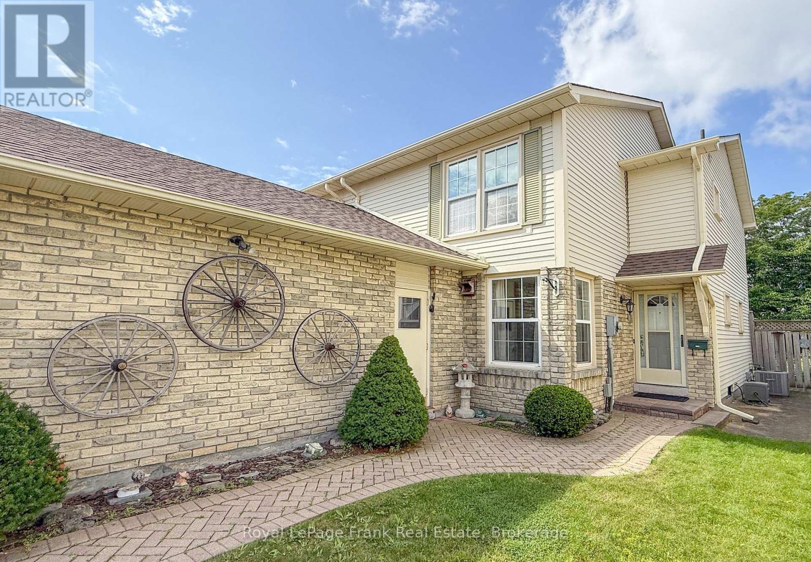 1268 Northmount Street, Oshawa, Ontario  L1G 7M8 - Photo 4 - E13721838