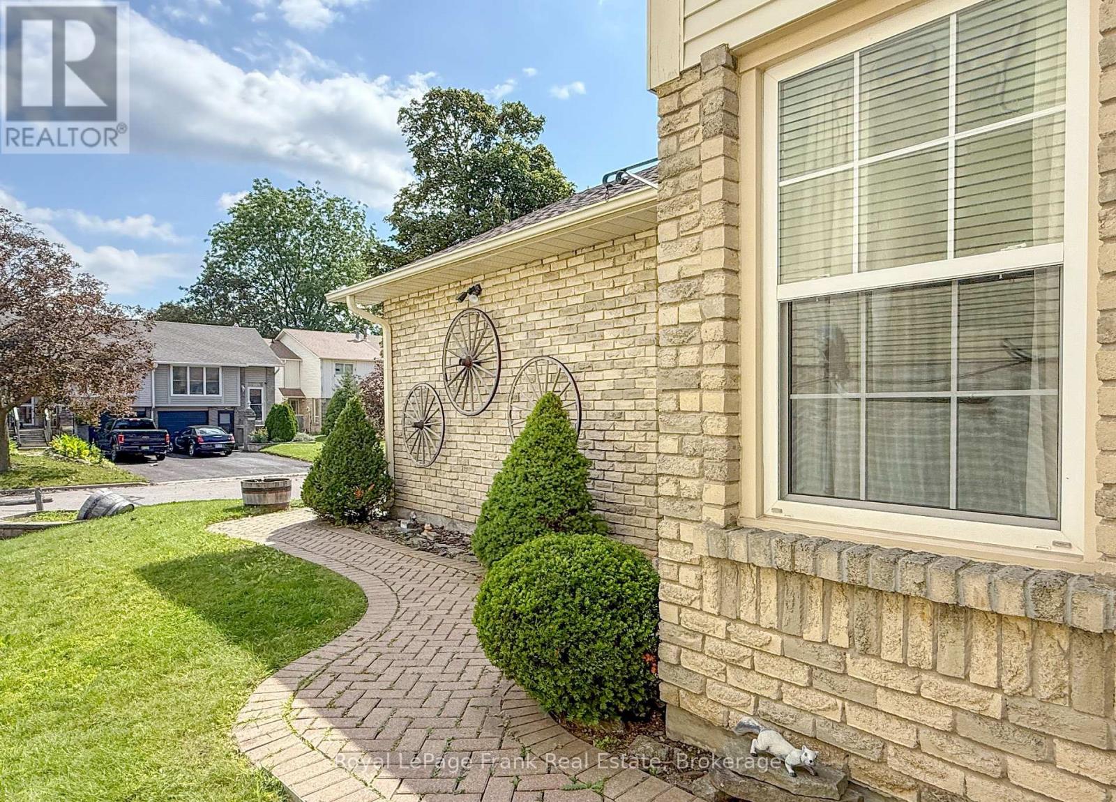 1268 Northmount Street, Oshawa, Ontario  L1G 7M8 - Photo 5 - E13721838