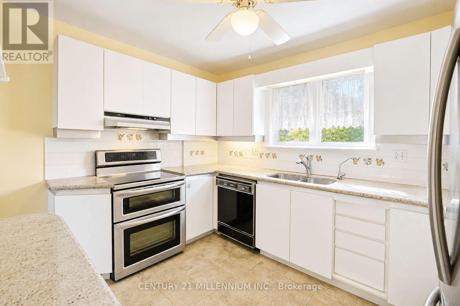 169 Ranee Avenue, Toronto, Ontario  M6A 1N3 - Photo 17 - C13721736