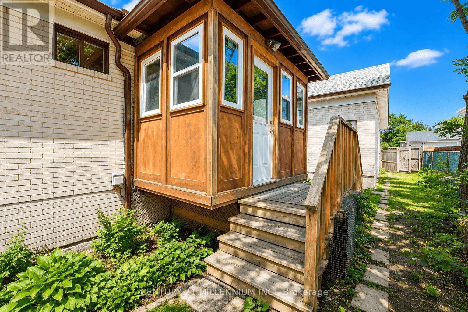 169 Ranee Avenue, Toronto, Ontario  M6A 1N3 - Photo 32 - C13721736