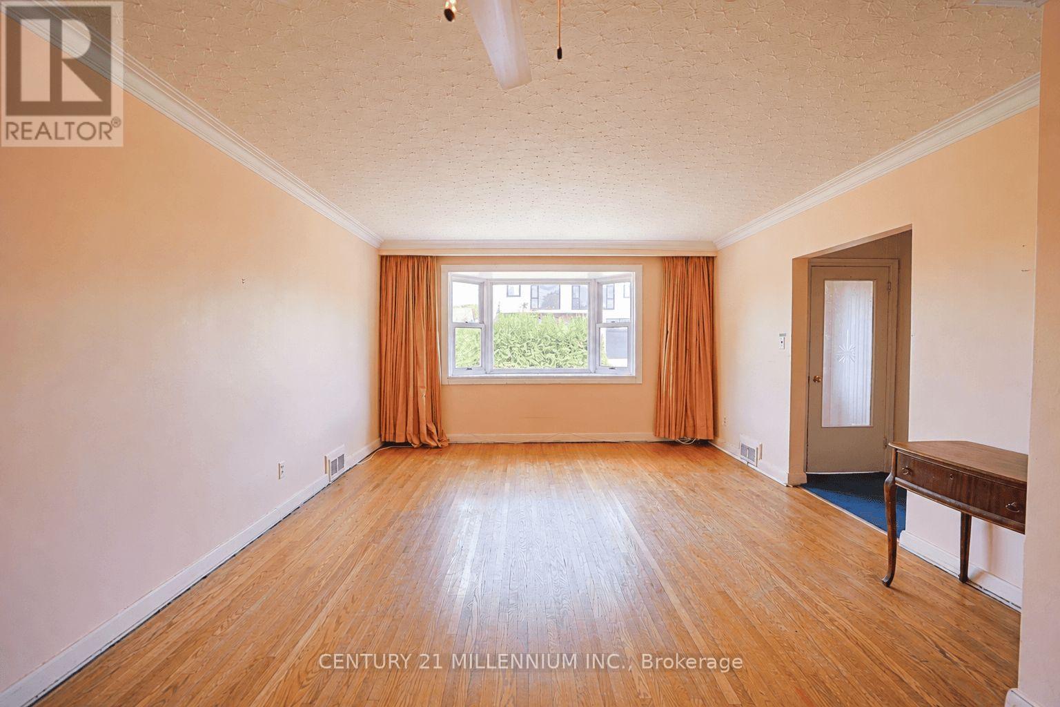 169 Ranee Avenue, Toronto, Ontario  M6A 1N3 - Photo 4 - C13721736