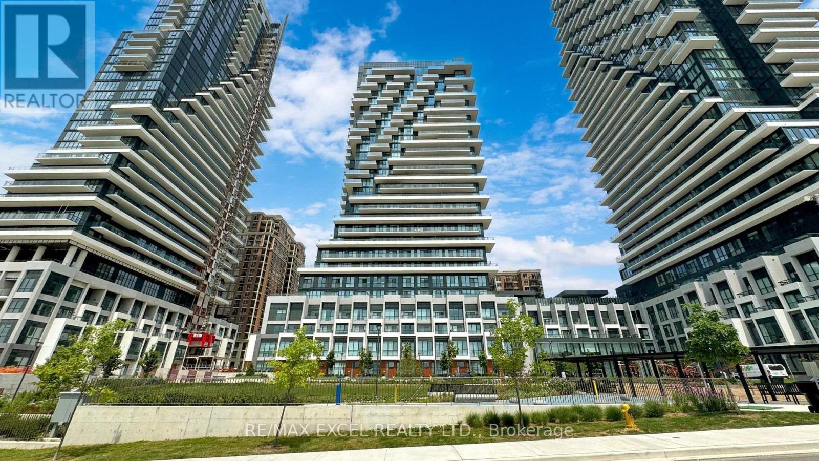 2331 - 20 Inn On The Park Drive, Toronto, Ontario  M3C 0P8 - Photo 3 - C13721792