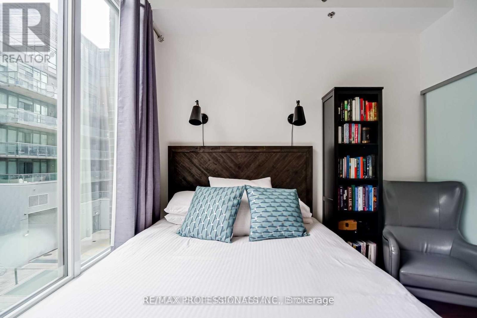 330 - 20 Minowan Miikan Lane, Toronto, Ontario  M6J 1M3 - Photo 11 - C13721834