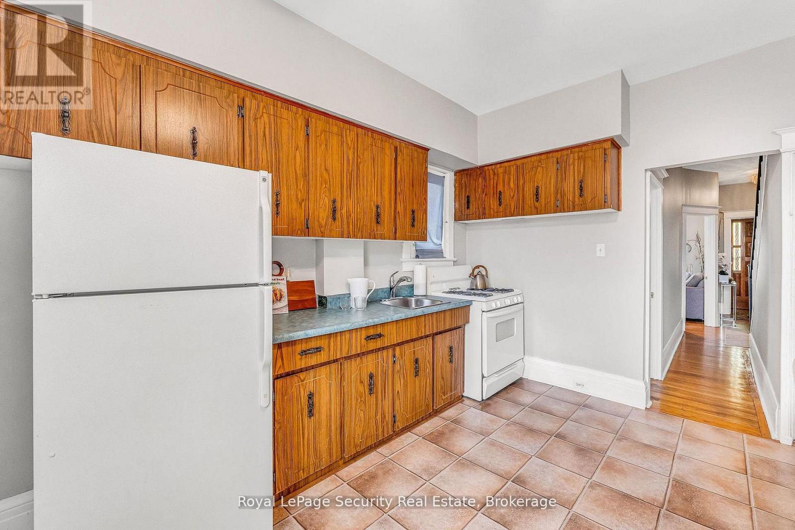 667 Ossington Avenue, Toronto, Ontario  M6G 3T6 - Photo 6 - C13721874