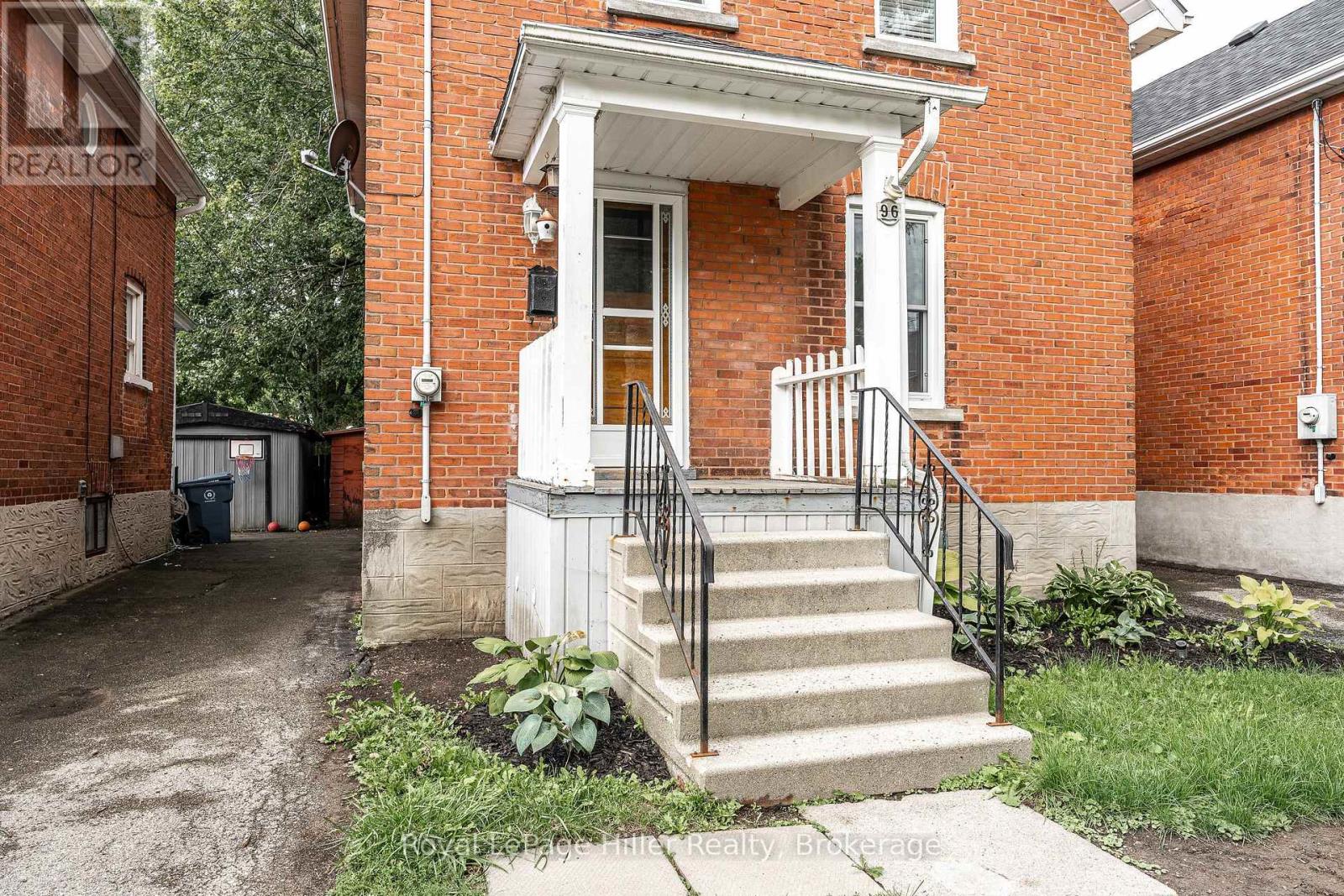 96 Mcnab Street, Stratford, Ontario N5A 1Z2 - Photo 2 - X13721692