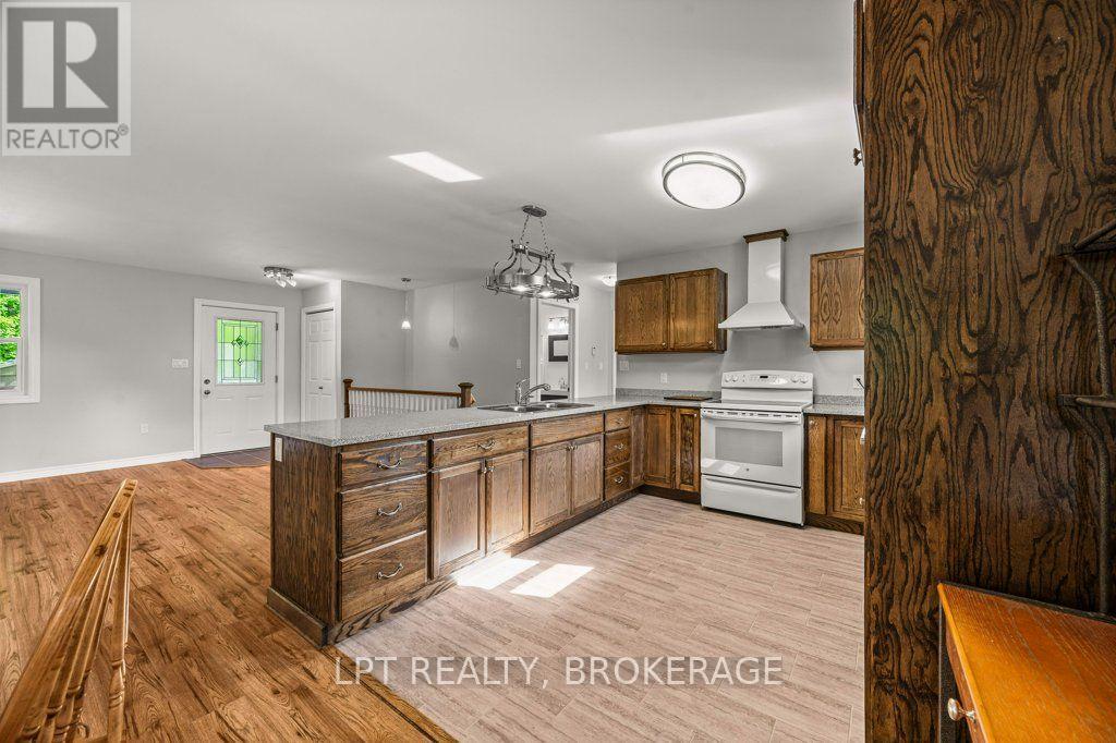 131 Leisure Point Road, Rideau Lakes, Ontario  K0G 1X0 - Photo 11 - X13721920