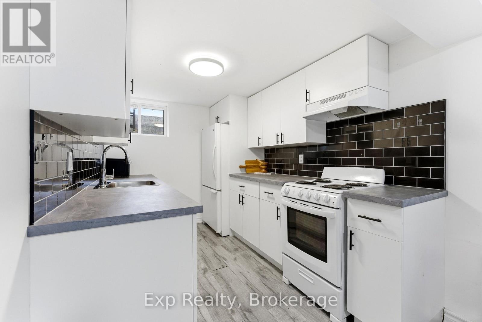 Lower Unit - 10 Plaza Square, Belleville, Ontario  K8N 4J3 - Photo 10 - X13721762