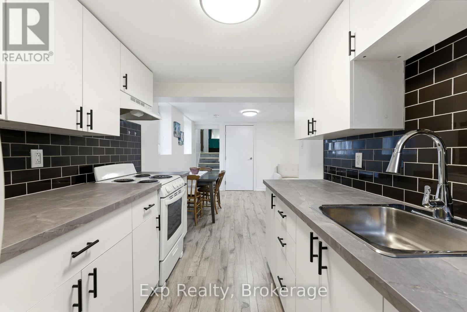 Lower Unit - 10 Plaza Square, Belleville, Ontario  K8N 4J3 - Photo 11 - X13721762
